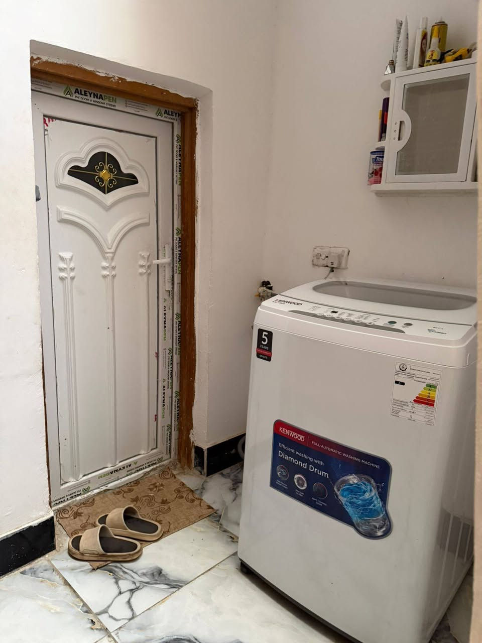 بيت للبيع حي الامين الثانيه طريق الزوار شارع الي مقابيل حسينيه سفينه النجاه شارع الحلاق مساحه160 غرفتين وصاله واستقبال وصحيات داخليه وخارجيه وطارمه ومطبخ الاستفسار الاتصال على الرقم‏‪***********‬‏ تبليط ومجاري وتبليط باب البيت يبعد عن الشارع 200متر.. عكاده
