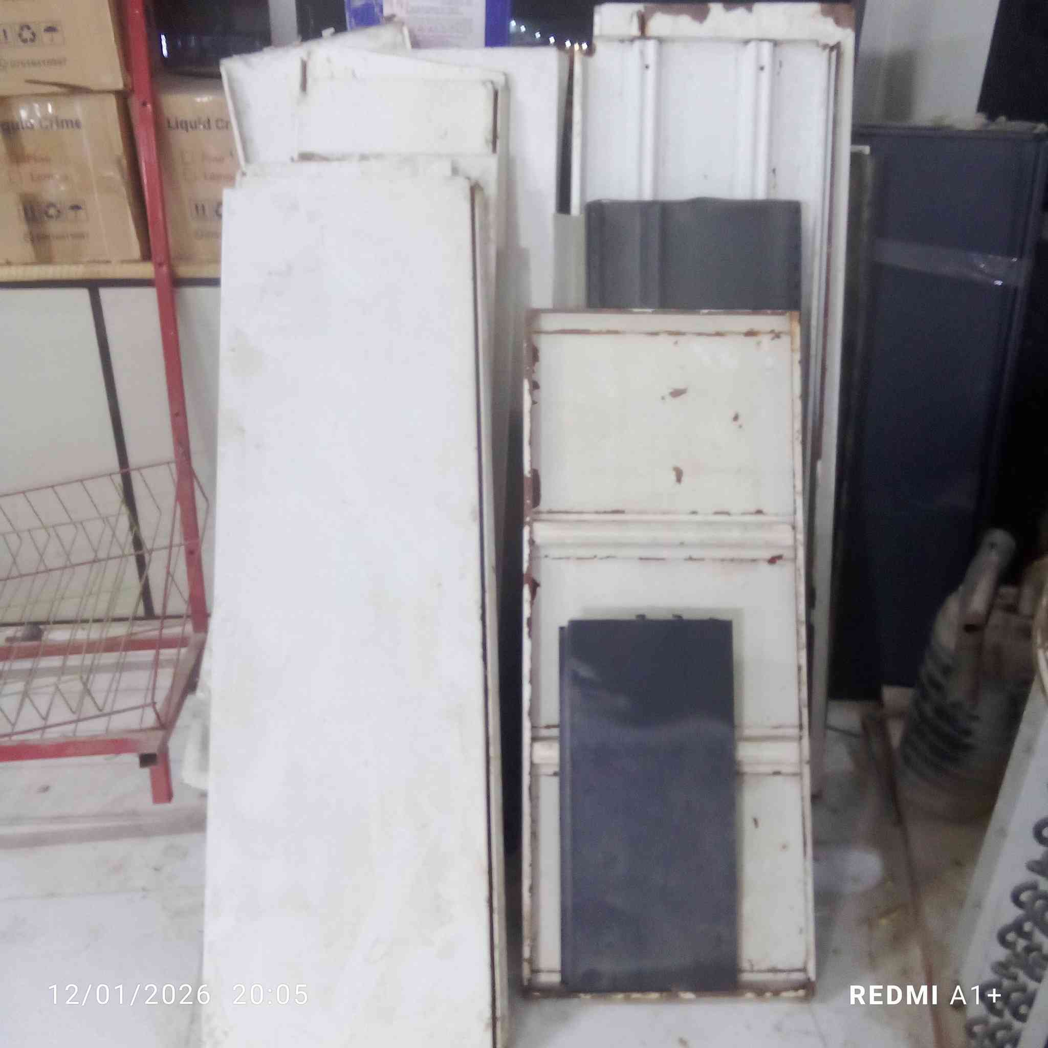 رفوف وعارضات عاطلات للبيع السعر مناسب مستعجلين عالبيع الشراي يتصل واتساب موجود ***********
