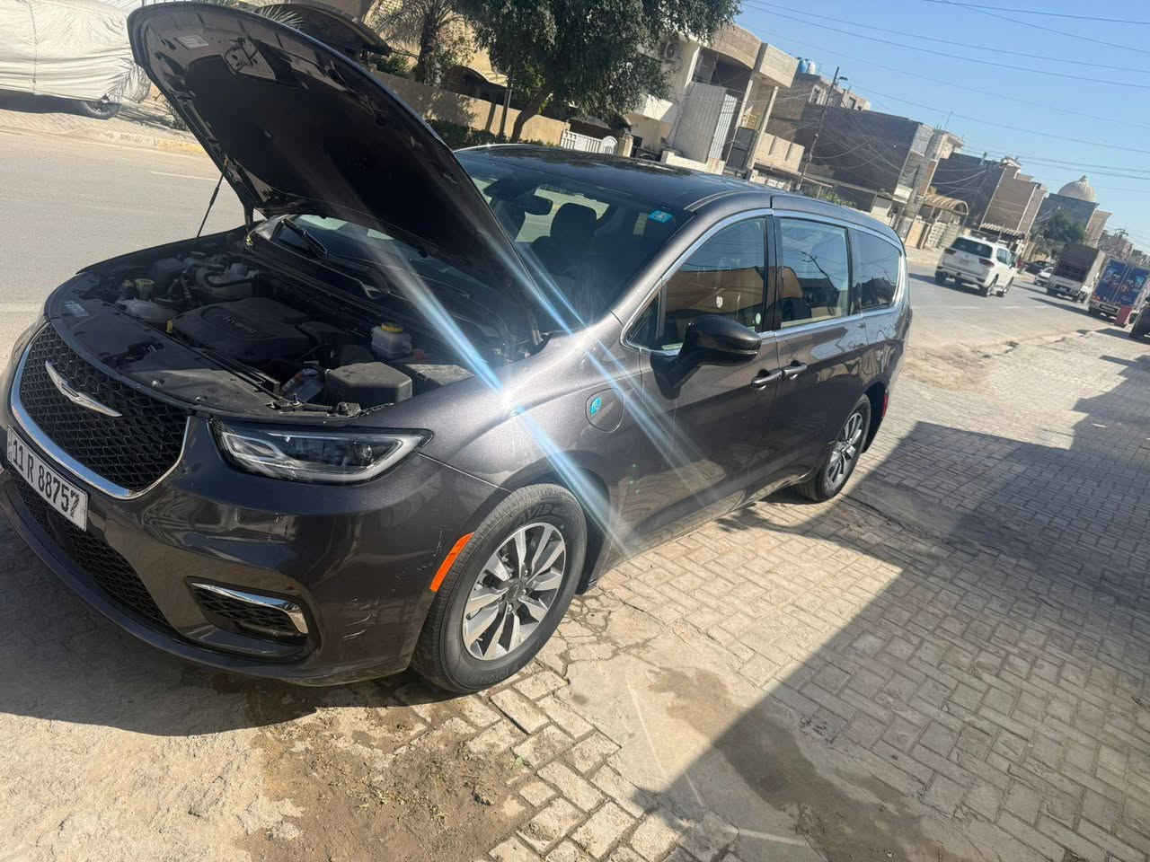 السلام عليكم باسفيكا بيع مستعجل مستعجل جوه سوق موديل 23 هايبرد بلكن تلث انظمه شحن منزلي وهايبرد وبنزين  قبل شهر رقمته ماشي 23 حادثه موضح بل صور بدون ايرباك قطعتين صبغ جاملق خلفي وجاملق امامي صندوق مبدل بلادي نفس لون وبنيد هم نفس لون بجم كله بلادي بيه شاصي الخلفي 
170 وبيهه مجال للطيبين مكاني دوره ***********
