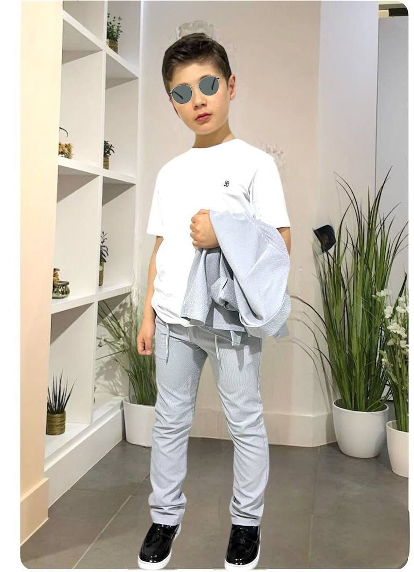 سوت طفل من سنه ل١٠ سنوات
ازياء الكوخ  في الرفاعي


**إذا كنت صاحب هذا الإعلان وتريد حذفه لأي سبب، رجاءا أرسل رسالة إلى الدعم الفني**