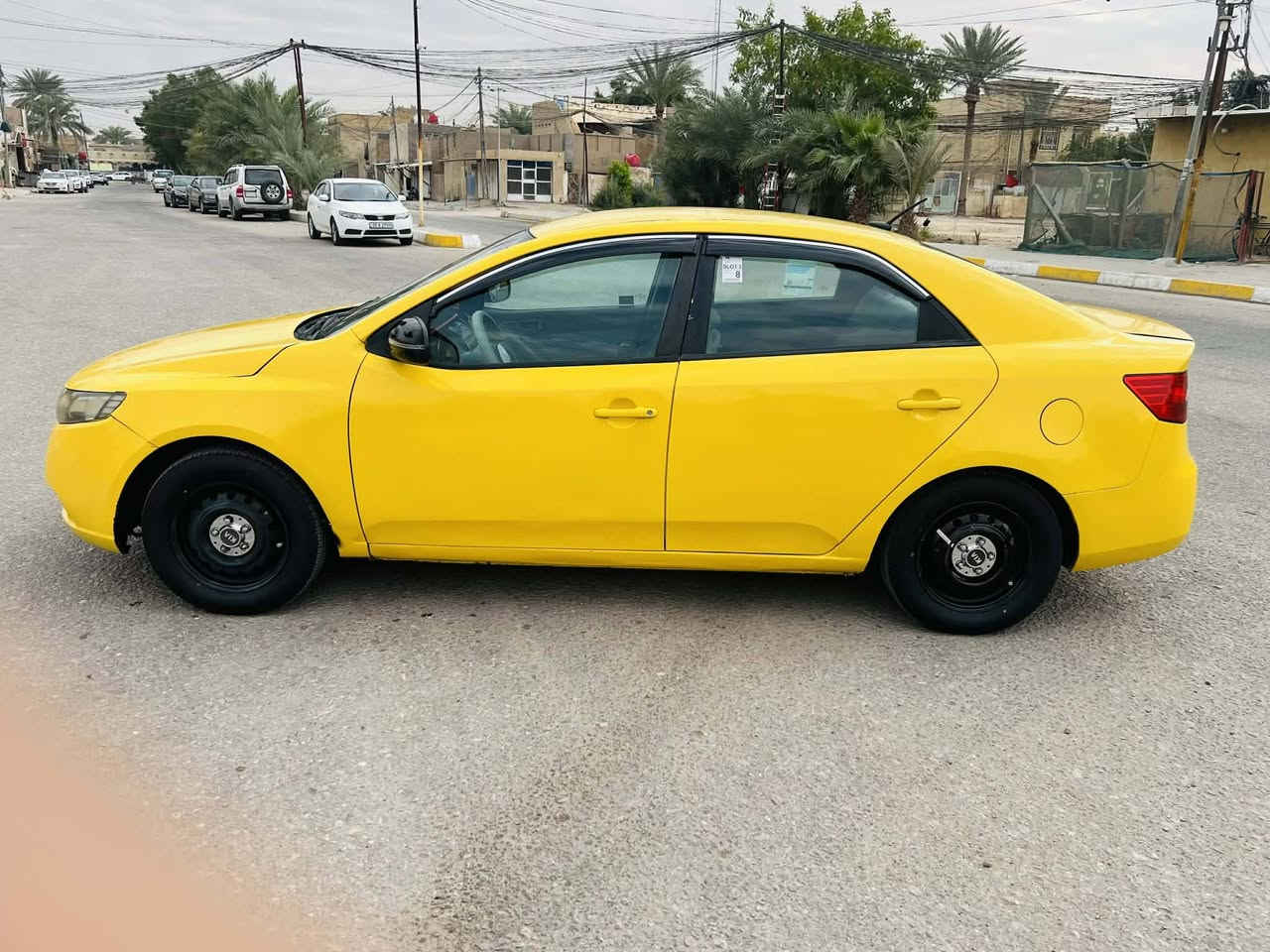 السلام عليكم 
سياره فورتي موديل ١١ أمريكيه حادثها بنيد مبدل وباب خلف السايق تخم تاير جديد سياره جاهزه ادامه كامله للمكينه ومجمع الماء السعر 78 وبيها مجال غير متواجد ع الفيس ***********
