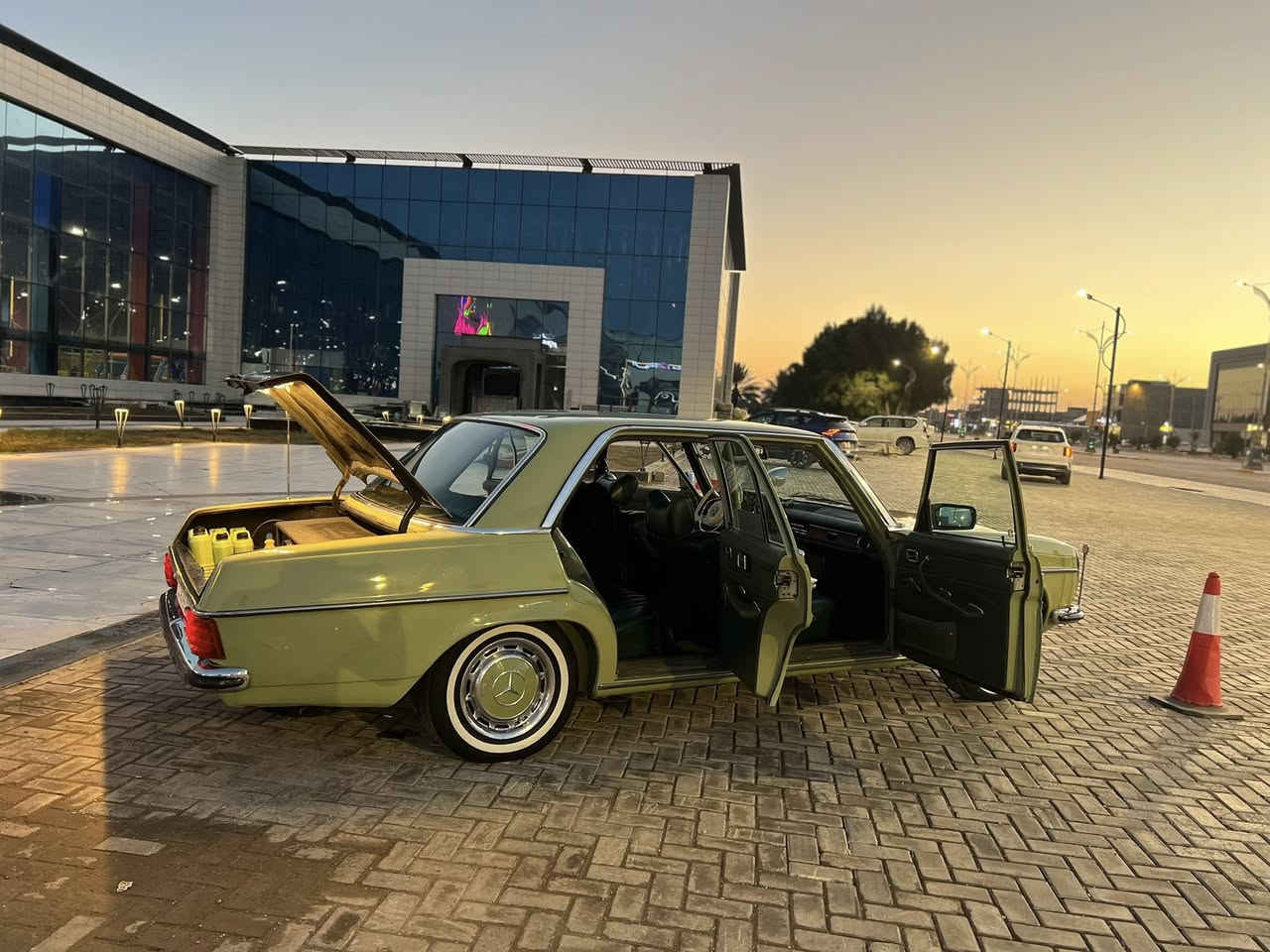 مارسدس بترا بيع او مراوس🤍
مارسدس بترا 230i الون بلادي فستقي 
سياره مصبوغه عام بدون دواخل 
كير مكينه كفاله 
تبريد تدفئه ويه سويج 
أريل كهربائي ⚡️ ويه سويج
٤ابواب جام ميكانيكيه 
حداديه حلوه مابيه اي صوت 
عليه سستم سماعات SOONE اصلي +دمام +مسجل سعره وحدهن 10ورقات 
كشنات جلد بلادي 
سايد بريك شغال حساس باب شغال
حساس دهن شغال 
كلوب بانزين شغال 
كلوب جنطه شغال
كلوب داخل شغال
كهربائيات سياره اي نقص مابيهن كلهن شغالات 
كلوب جنطه شغال 
هورن بلادي +هورن جرس 🛎️ 
ماسحات سياره بلادي ما مبدلات 
جامات سياره كلهن جدد بلادي مابيهن اي كسر 
معدل سياره 180 مكينه 4سلندر بانزين كابريتر 
عليه دركه مال موديل 1963
دشبول كله شغال اي نقص مابي 
موديل سياره 1976 رقم بغداد دولي جديد سنويه 2029/11 يعني 2030 تحويل ثاني يوم 
اسف علا اطاله بس ضكرت اكدر عليه علمود مو تخابرني وتكلي شبيه ومابيه شراي يجي بي خير ويدلل حبايب كلبي 
مكاني كربلاء حي الحسين ***********متواجد خاص هم 🤍
