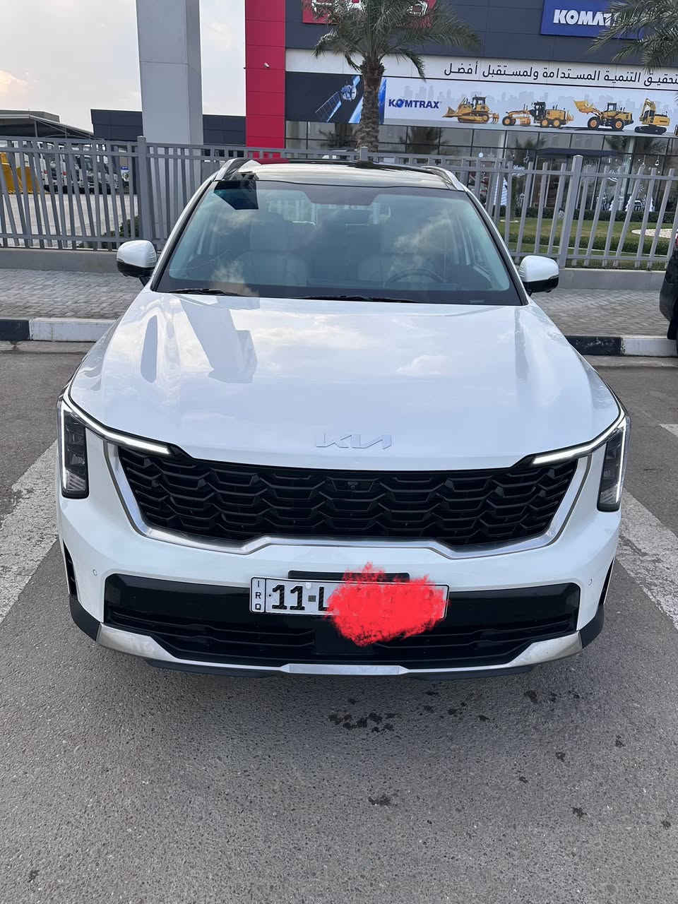 ‎م 
‎كيا سورنتو موديل 2024 خليجي ضمان شركة الدولية ضمان 5 سنوات محرك 6 سلندر 3500 السيارة مكفولة كفالة عامة من عدا دمار بسيط بالباب الخلفيه ما يبين بس اني اذكره حك إصبع والسيارة ماشية 60 استعمال نظيف كلش حتى الفابلونات بعدها بيها السيارة مال بيت وبأسمي ورقم جديد وهزه جديده فئة السيارة 4x
‎مواصفات السياره 
‎فول واحد على واحد فتحه سقف بنوراما،بصمة تشغيل عن بُعد،كُشنات جلد،كُشنات كهرباء،سبعة راكب،تبريد ثلاث قطع،جنطة كهرباء ،كُشنات حار بارد ،شفتات ستيرن،دشبول دچتل،فور ويل دفع رباعي،گير موس ،سايد بريك بصمة،أناره إيل ايدي داخلية،أربع كامرات،رادار حساس خلفي امامي،بردات،ثلاث تحكمات أنظمة قيادة ،خزن مو مري .
 
‎وهذا رقمي ***********
