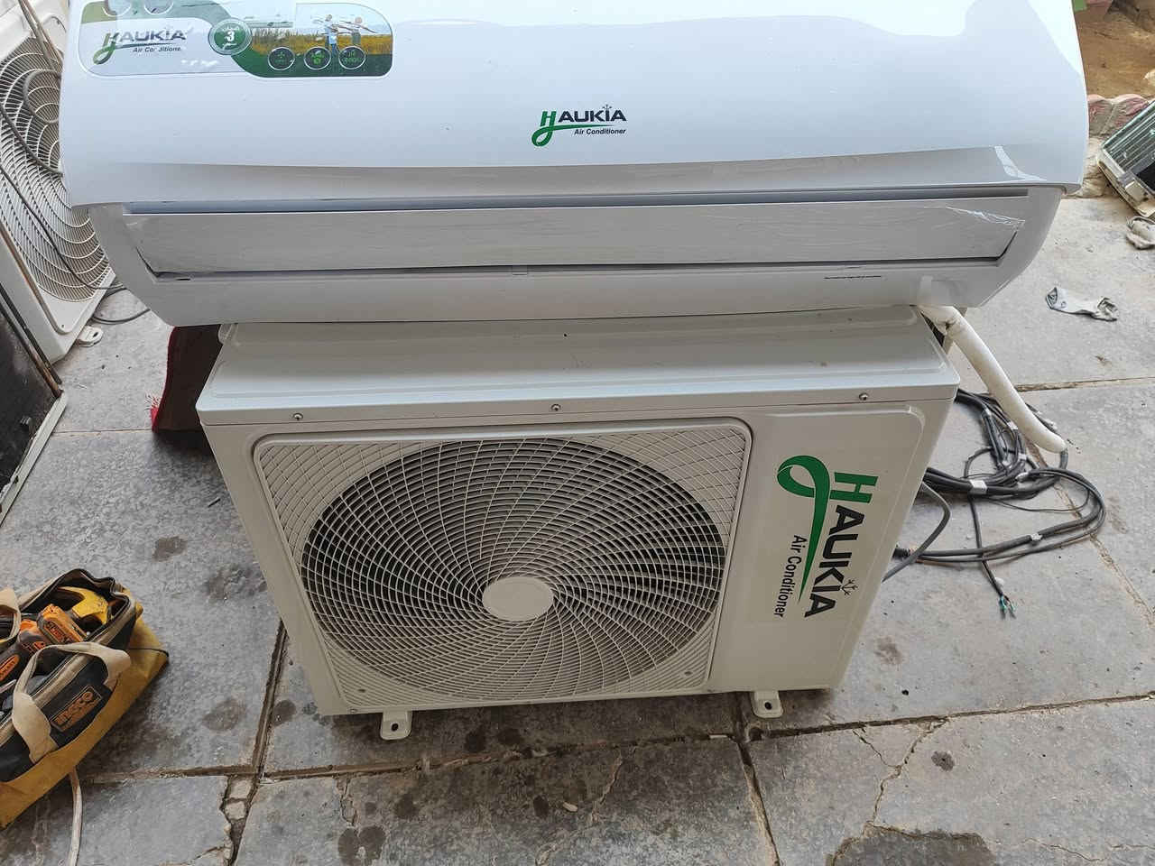 السلام عليكم سبلت للبيع حديث غازة 410 تبريد ثلج بلادي مامصلح سعرة 500 وبي مجال قليل وذا عندك سبلت نتراوس مع الفرق اتصل على الرقم ***********////*********** مامتواجد على الفيس مكاني ديوانيه
