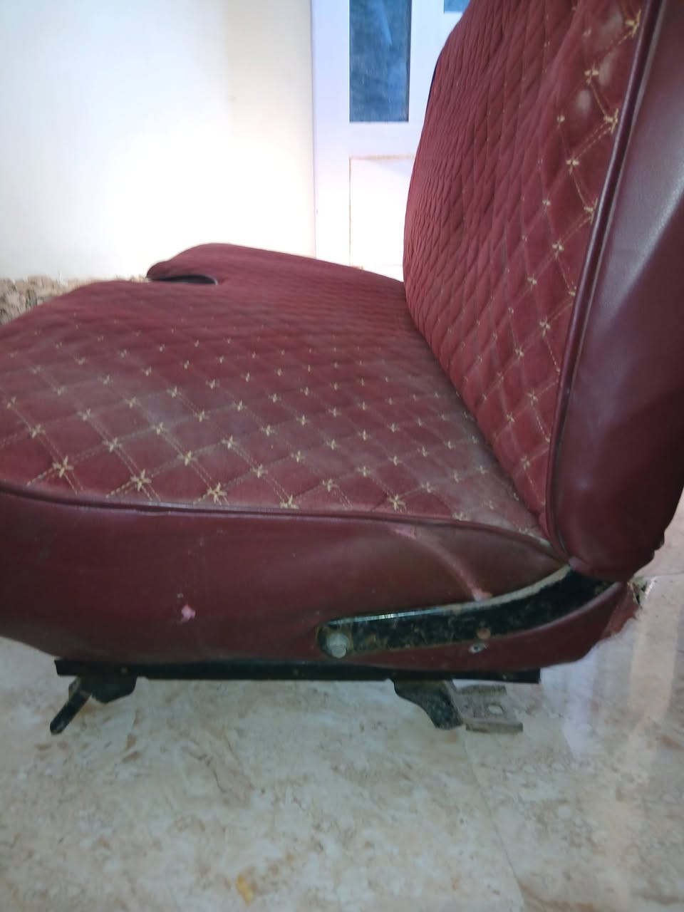 كشن خلفي بيك اب قديم موديل ٩٠ نظيف مدوشم جديد السعر ١٢٥ الف
للشراي الأتصال ***********
