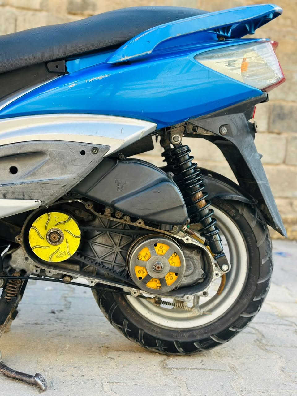 سلام عليكم
سكنس فحل للبيع دراجه بعده بجيس جديده ما معنه الكلمه برغي مملعوب بيه شلعه اذا مشك الكاع ترجع دراجه ومعدله طياره بيه تزويد
1:صلنصه بوري عدل ام الوزه اصليه 
2:صدر Dy وفج 
3:جاملغ كاربون طياري
4:قطره مال دهن r/s
5:قبق فلاوين
6:كلجات زوج wf 
7:مري اصليات 
وبيه سستم سماعات 
لونه مميز حلو دراجه مال جني وبل عافيه عل ياخذه دهن موتل وبانزين محسن وآسف عل اطاله مكان الدراجه بغداد زعفرانيه سعره مليون و٥٠ وبيه مجال لطيبين *********** واتساب فقط او خاص💙
