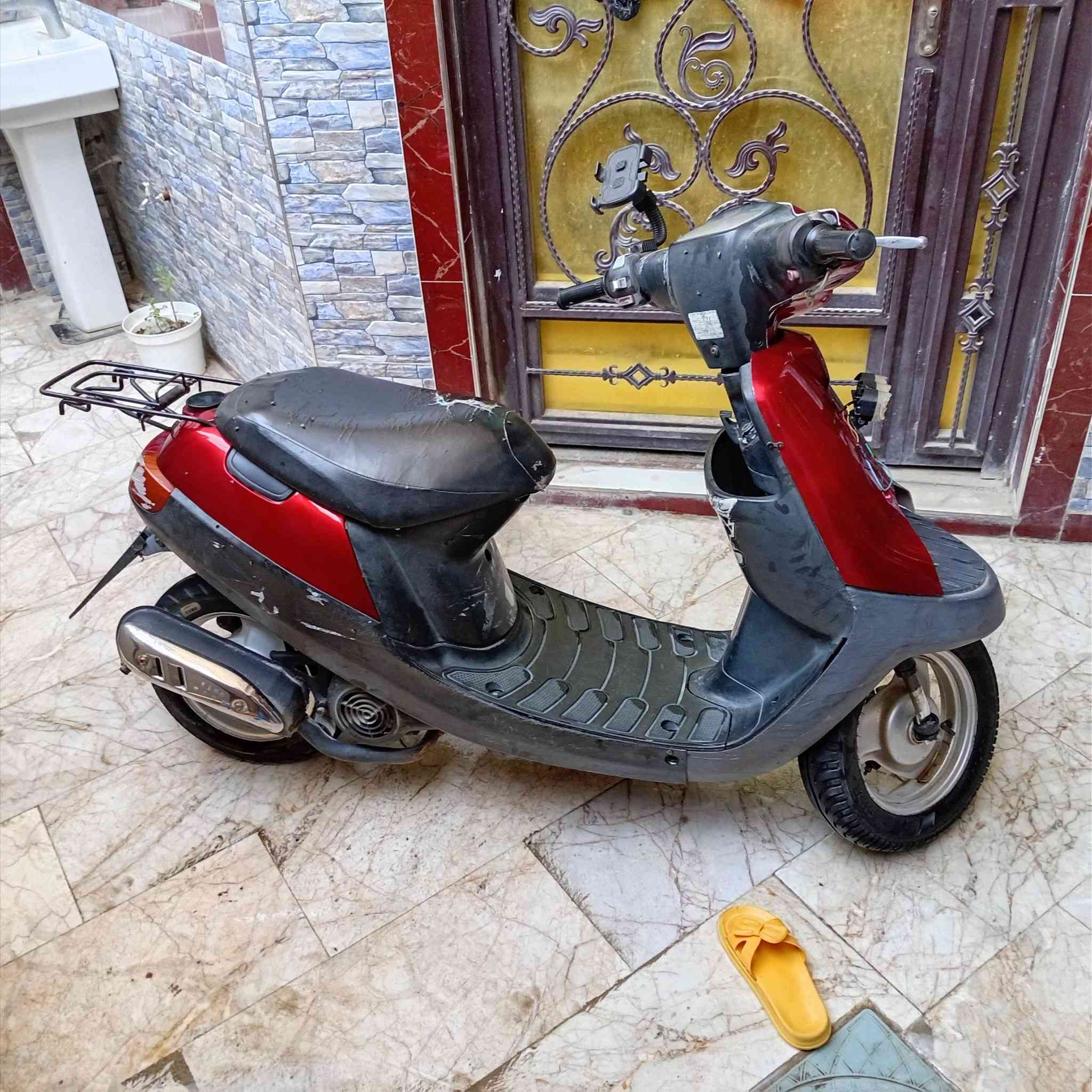 تحيه طيبه الى جميع اعضاء الاكروب
دراجه بتره دراجه كامله من الطول لطول ماكو بهيج سعر بس محتاج 230وبيه مجال  عوزه فقط باتري سلف هندر لايت اشاير كلشي شغال زوج تاير امس شاده صالنصه توني شاده  دبلات امامي خلفي جديد وشغال قفل جنطه شغال كلشي بدراجه شغال وكلشي بلاد كير مكينه بلاد ما مفتوحه الدراجه مكاني ناصريه مركز *********** وبي وتساب

