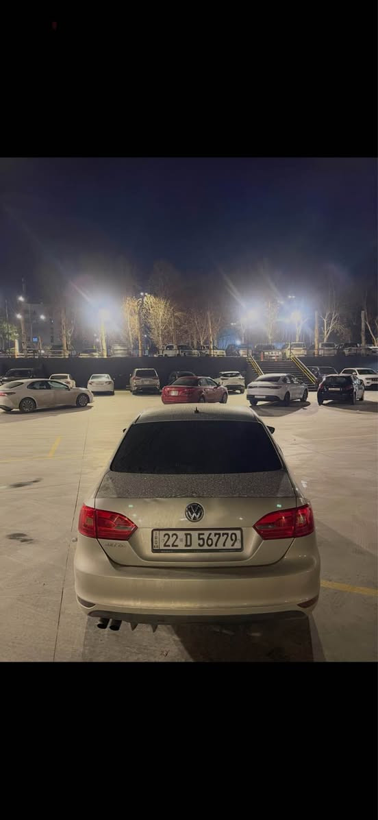 جيتا 2015 خليجي محرك 20 بدون توربو 
رقم سنوي جديد گير محرك جديد بشرط 
بيها 5 قطع بخ بس جماليه بدون دواخل 
بدون ارباك بشرط تايرات جديد 
تحويل وكاله بشرط 
بيها 500 الف غرامات نزل من سعر 
سعر 88$ 
مكاني دهوك 
رقم موبايل*********** زاخو, دهوك
