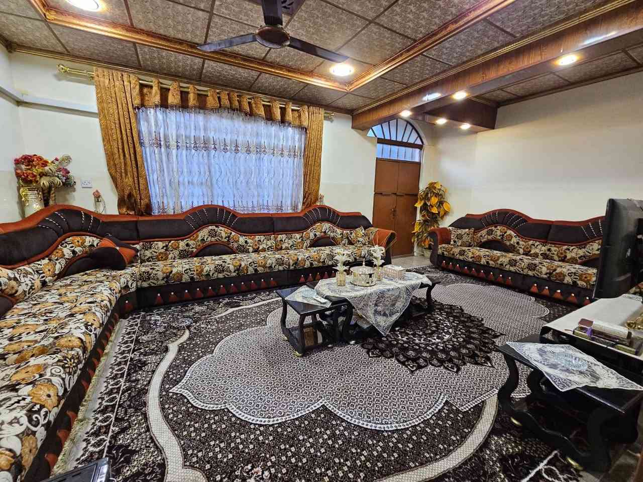 دار للبيع  حي السكر ( بعد جامع الرحمة) 
⬅️️ مساحـة 307 متر  بحساب الارض 

⬅️️الواجهة 15 متر 

⬅️ بناء الفينات

⬅️شارع صبة 

⬅️طابقين 5 غرف نوم  

⬅️الطابق الأرضي غرفتين نوم هول صحيات مطبخ مناور كراج إستقبال 

⬅️الطابق الثاني ٣ غرف  نوم صحيات هول بيتونة

 ⬅️سعر المتر ٨٥٠ الف

◀️ للاستفسار الاتصال 

    ☎️ ***********
☎️ ***********
ستقبل عقاراتكم و طلباتكم على الارقام اعلاه او مراسلة صفحتنا او زيارة المكتب
