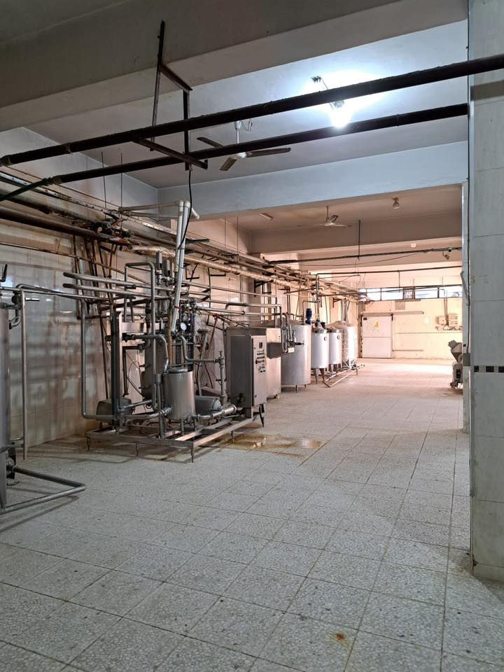 معمل البان للأيجار
الموقع: بغداد/ عويريج الشارع الرئيسي بغداد - حله مقابل مخابز باب الاغا. 
المساحة الكلية: 2000 م مربع 
قاعة إنتاج 400م مربع.
براد 220م مربع قسم تبريد قسم صاعق.
حاضنه 
مخازن 180م مربع 
إدارة غرفة حسابات غرفة غرف عمال مطبخ  مرافق صحيه . 
طاقة المعمل من اللبن في حال إكمال بعض المعدات  : 16 طن /يوميا 
8 طن /يوميا شنينة

ملاحظة: المعمل مجاز رسميا من دوائر الصحة والتنمية الصناعية العلامة التجاريه  بيروت  .

الإيجار يشمل العقار والمكائن والمعدات والعلامة التجارية 
رجاءا الاتصال من أصحاب الاختصاص فقط.

واتس اب: ***********
