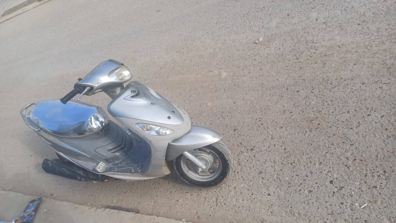 دراجه ماكس منغولي .حاويه .تاير خلفي جديد اصلي باله .باتري جديد لايت زنون وشمسي هورن صافره .كشن مغلف ..كفاله محرك من الفتح سبانه ممحطوطه عليهن ..***********
