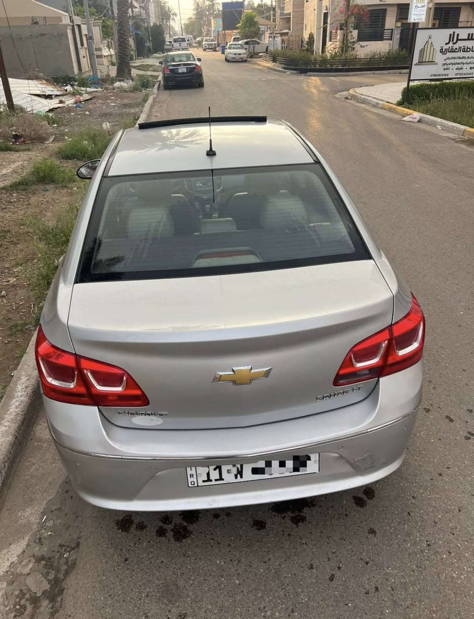 • شوفرليت كروز خليجي 2016
- اعلى فئة LTZ فول مواصفات 1/1
- محرك 1.8 دوش، اقتصادي، جديد
- كير أوتوماتيك AT
----------------------------------
_المواصفات:_
- فتحة سقف
- بصمة 4 أبواب + بصمة تشغيل
- حساس خلفي 
- ⁠اشارة + رادار بالمري
- كشنات جلد بلاد
- كامرة + شاشة
- تبريد + تدفئة شغالات
- نظام صوت ممتاز
- ويل كب اصلي
- نظام ABS
- تحكمات ستيرن
----------------------------------
- صبغ: باب السائق+ باب خلفي 
- رقم بغداد دولي سنوية ب أسمي
----------------------------------
_الموقع: بغداد_
_للتواصل: ***********
