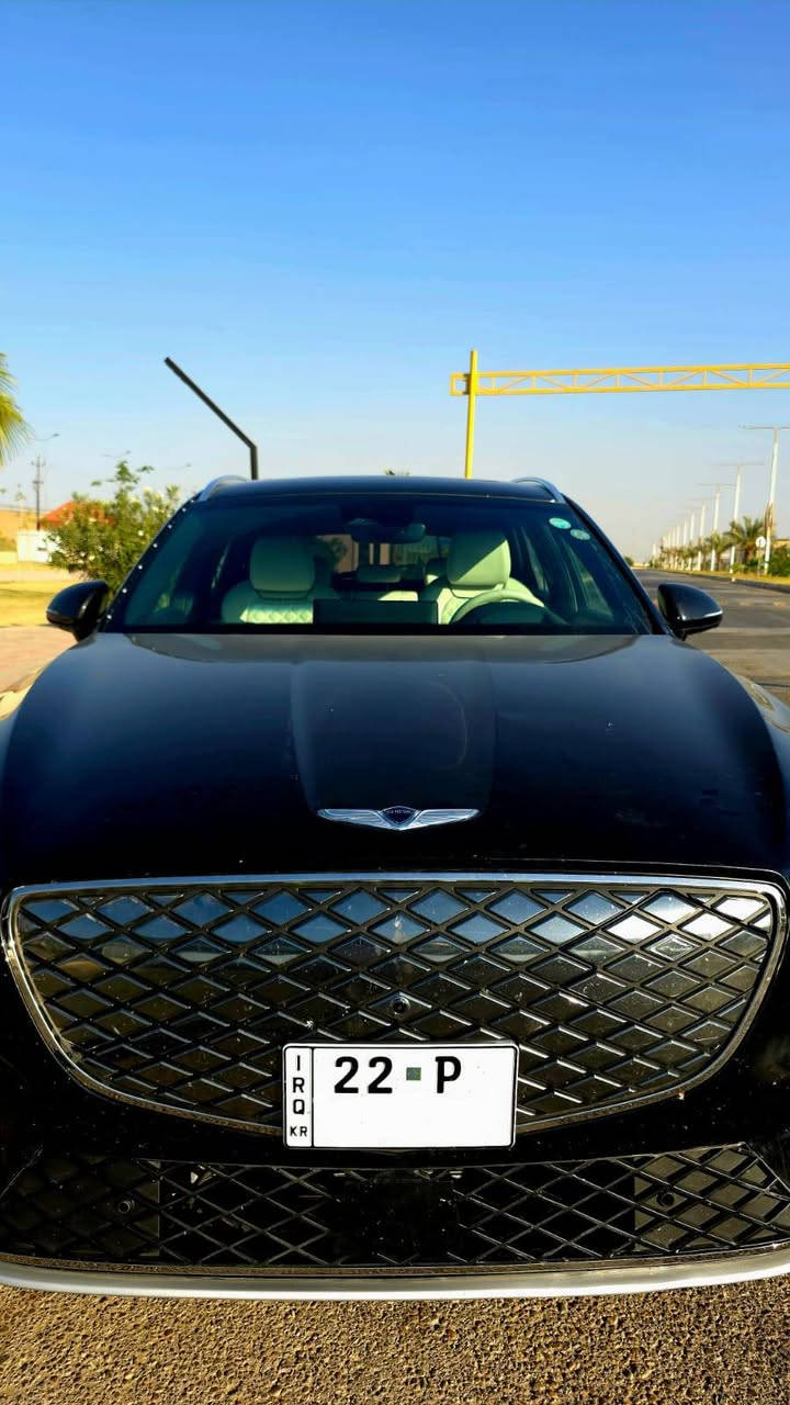 Genesis gv70 advanced 2025 electrified
جنسس gv70 كهربائية بالكامل ٢٠٢٥ فئة الادفانس 
محركين كهربائيين (أمامي + خلفي)
نظام دفع رباعي AWD
قوة أساسية: 429 حصان
مع Boost Mode تصل إلى 483 حصان
عزم دوران: 700 نيوتن متر تقريباً (516 lb-ft)
تسارع 0-100 كم/س 4.2 ثانية
تعليق إلكتروني ذكي يقرأ الطريق بالكاميرات
بطارية: 77.4 kW
شحن AC منزلي 240V من 0-100% خلال 8 ساعات
شحن سريع DC 800V من 10% إلى 80% خلال أقل من 20 دقيقة تقريباً
جنوط ألمنيوم 20 إنج
مصابيح LED كاملة
إضاءة نهارية LED
مرايا كهربائية مدفأة
سقف بانورامي كامل
باب خلفي كهربائي ذكي
حساسات أمامية وخلفية
كاميرات محيطية 360°
مقاعد جلد
مقعد السائق كهربائي 10 وضعيات مع خزن Memory
مقعد الراكب كهربائي 8 وضعيات
تدفئة وتبريد للمقاعد الأمامية
تدفئة للمقاعد الخلفية
تدفئة للستيرن 
تحكم مناخي ثلاثي المناطق
شاحن لاسلكي للموبايل
إضاءة داخلية فاخرة Ambient Lighting مع الوان متعددة و متخصصة 
ستارة وصندوق خلفي واسع 28.7 قدم³ 
بردات بلادية للمقاعد الخلفية 
شاشة معلومات وترفيه 14.5 إنج
Apple CarPlay
Android Auto
نظام ملاحة Navigation
شاشة كاميرات أمامية وخلفية وجانبية
نظام صوتي 8 سماعات من شركة lexicon
أوامر صوتية
Remote Smart Parking (صف السيارة بالريموت)
Digital Key لفتح السيارة بالموبايل
مثبت سرعة ذكي Adaptive Cruise Control
المحافظة على المسار Lane Keep Assist
تنبيه الخروج عن المسار
مراقبة النقطة العمياء Blind Spot Monitor
تنبيه حركة خلفية Rear Cross Traffic Alert
فرملة طوارئ أوتوماتيكية
مراقبة انتباه السائق
مساعد الاصطفاف الذاتي
10 وسائد هوائية 
السيارة جديدة و كامله من كل النواحي 
كلين تايتل بدون حادث 
ماشية 5000 ميل 
الشحنة الوحدة تمشيك 438 كيلومتر حقيقي
السعر ٣٣٠ ورقه وبي مجال 
للتواصل ***********
