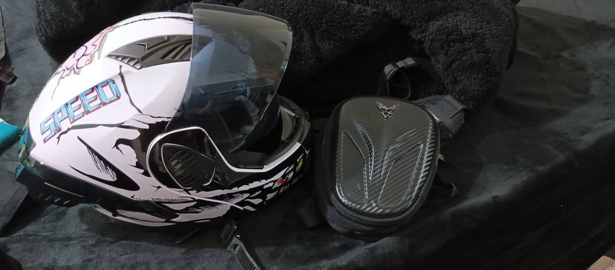 خوذه وجنطه ماركه سيزر اشتريتهن استخدام يومين رايدهن ب70 الف
***********
