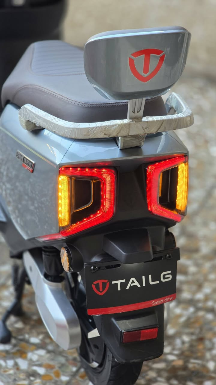 دراجه شحن للبيع فووول مواصفات  نوع 
f73 ,s100

دراجه شحن للبيع فووول مواصفات شركة تاليج TALIG تيسلا موديل 2025.. ..الدراجة شخط ما بيها لا شخوط لا كسر لا اي قطعه متضرره او مبدله على وضع الوكالة الدراجه نظيفة حييل من الشغل للبيت حتى تايرات وبطاريات بعدهن جدد عل شركة 
والمواصفات كثيره و معروفه منها غير معروف 
بريك دسك فلنجه 

بريك امامي مصاحب مع الخلفي 
(ABS)??
إنذار سرقه عالي الصوت مع نظام امان ⚔️🕶
بك للرجوع إلى الخلف 
مثبت سرعه بصمات 2 جدد?
?اشاره يمين يسار + ليد نهاري ليلي
 
مصباح عالي ناصي قوي زنون من الشركة 

حجم الملف 2500 واط 

بطاريات حجم كبير الطوال المسطرة مو الصغار🔋🔌 

*([الدراجة وكالة أمانة الله ورسوله ])*

عنوان : بغداد / حي القاهره تحت جسر البنوك 
للاستفسار المراسله على الرقم واتساب ***********
