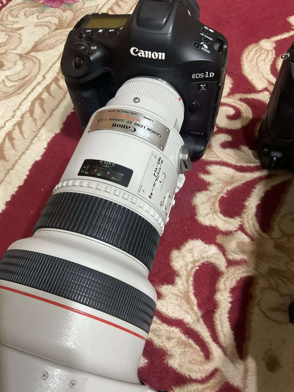 كاميرات كانون وسوني للتصوير السريع الرياضي
كانون 1Dxm2 عدسه 300 ملم نظيفه
السعر 5 ملاين و 600 الف كامله 
( جنطه ظهر رام cf شاحن بطاريه حزام )

سوني a9  عدسه 70-200 جي ماستر 
السعر 3 ملاين و 500 الف كامله 
( جنطه ظهر رام 4K  شاحن بطاريه حزام )

مكاني بابل
***********
