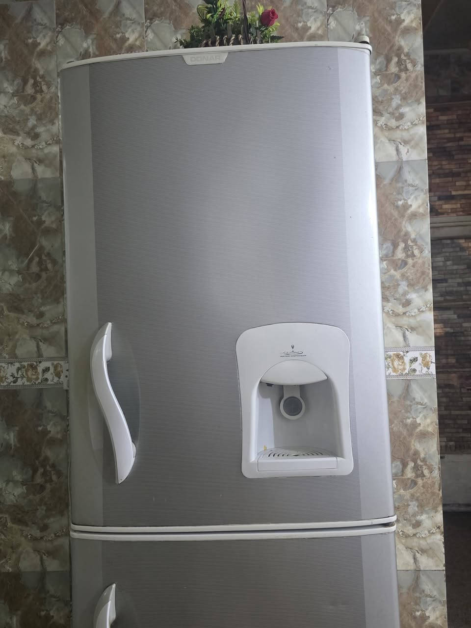 ثلاجه مجمده براد كلها موجوده بيها كلش زينه ب٤٥٠ قويه   ***********
