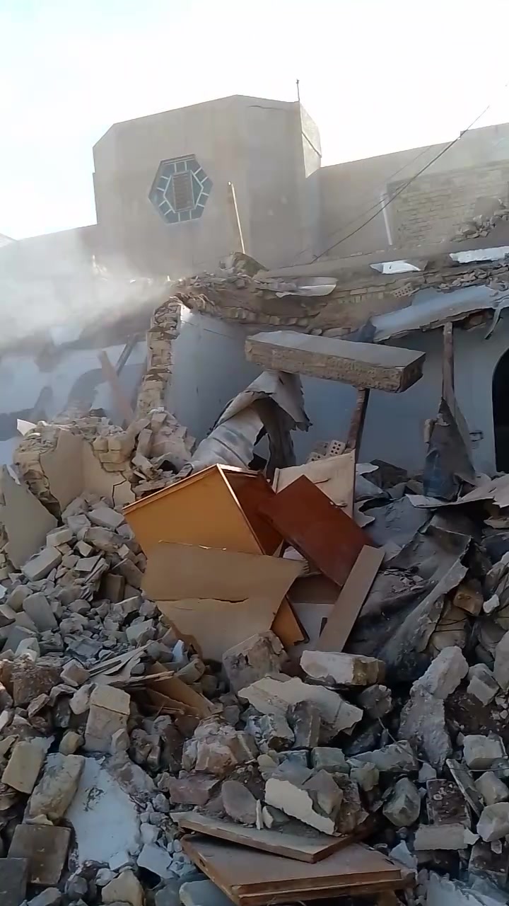 السلام عليكم نعمل بالتفليش البيوت القديمه والترميم وقص الرباطات والتفليش الارضيه ***********
