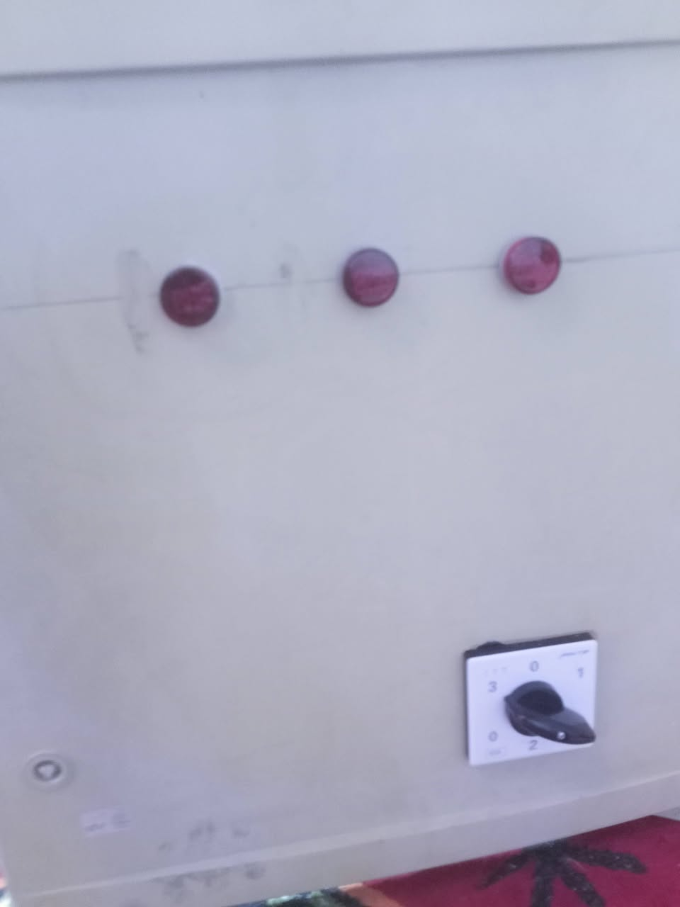 متاح
سلام عليكم بورد قياس 50في 60 ثلاثه خطوط ثري فيز 
يحتوي على جهاز تحويل 40 امبير 4خطوط فقط الصندوق مستخدم 
مكاني بغداد الشعب 
له الاستفسار  اتصال او المراسله على الواتساب 
***********
السعر 100
