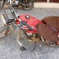 دراجه ايراني خمس كير محرك 200 موديل 19اريد أبيعها محتاج فلوس واربد أبي...