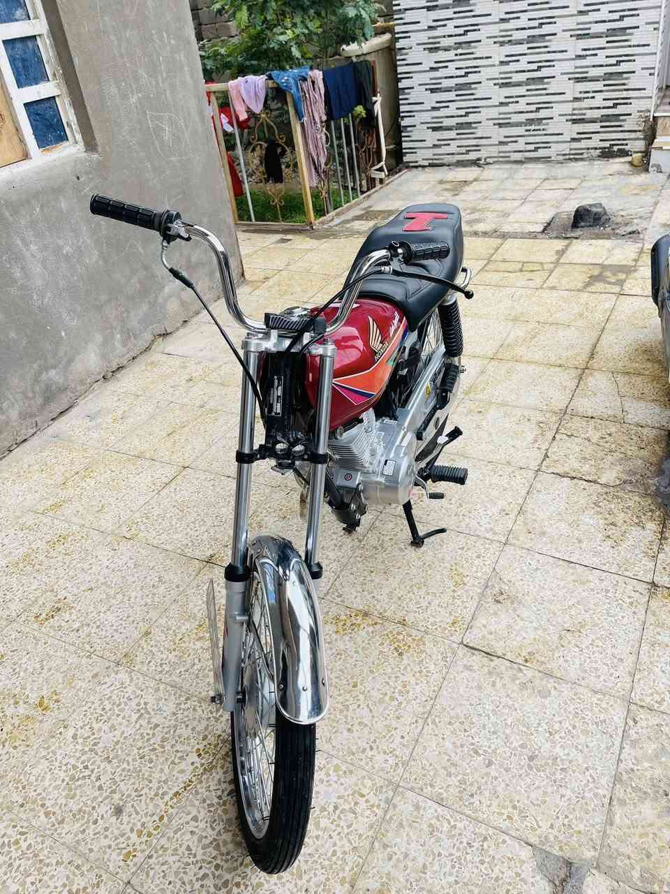 سلامو عليكم نامه موديل21 تعمير 25 دراجه جديده محرك بعده ماساحك دراجه مرقمه سنويه بسمي تحويل ثاني يوم سعر مليون و750وبيه مجال ستفسار ***********عنوان ناصريه سوق الشيوخ
