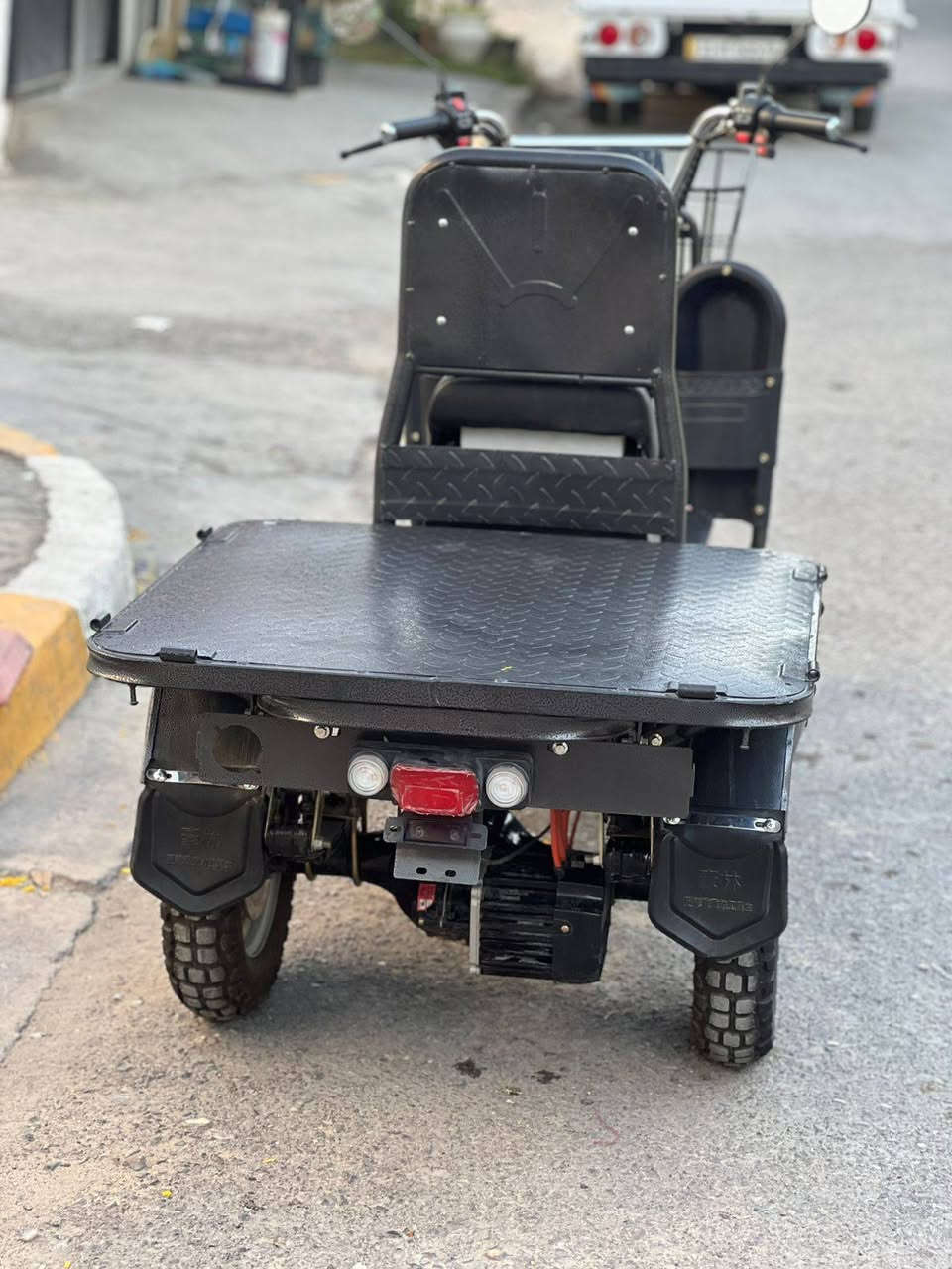 ستوته شحن استعمال قليل بطاريات جديدة ٦ بطاريات ٣٢ امبير
السعر ٩٠٠ 
واتساب 
0770 343 3617
