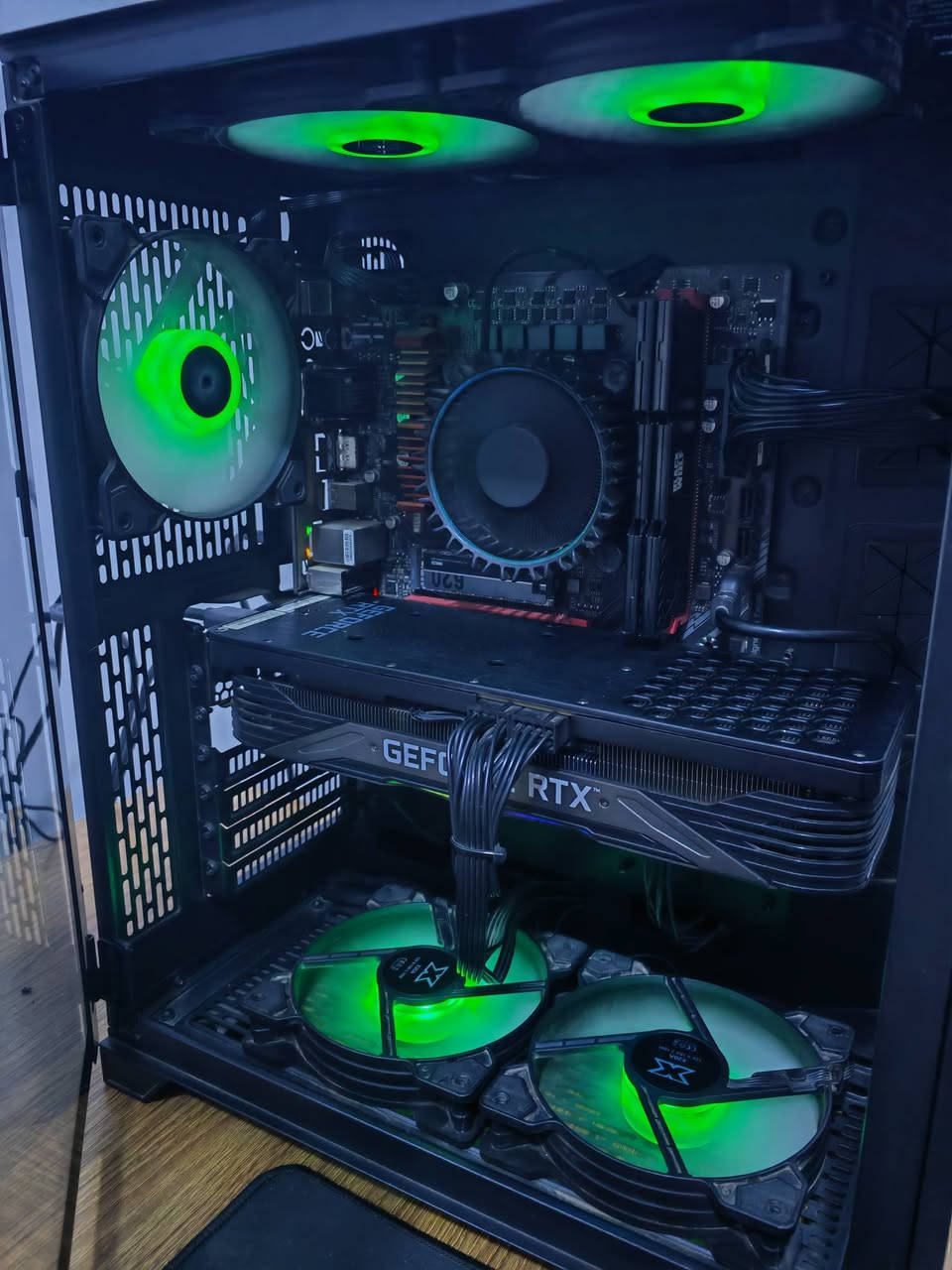 السلام عليكم PC للبيع
المعالج انتل
i5 - 12400f
مذربورد 
Gigabyte B660M GAMING DDR4
كرت الشاشة 
RTX 3070 xlr8 3fan RGB 8G
رامات 
RAM 16 G 8×2 blackwolf
هارد 
Lexar M.2  1T
بور 
Psu 650w gold fantech
كيس 
Case xigmatek 5 fan RGB
السعر 975 قفل لا تدخل اتعامل 
مكاني بغداد ماعندي توصيل
رقم *********** واتساب
