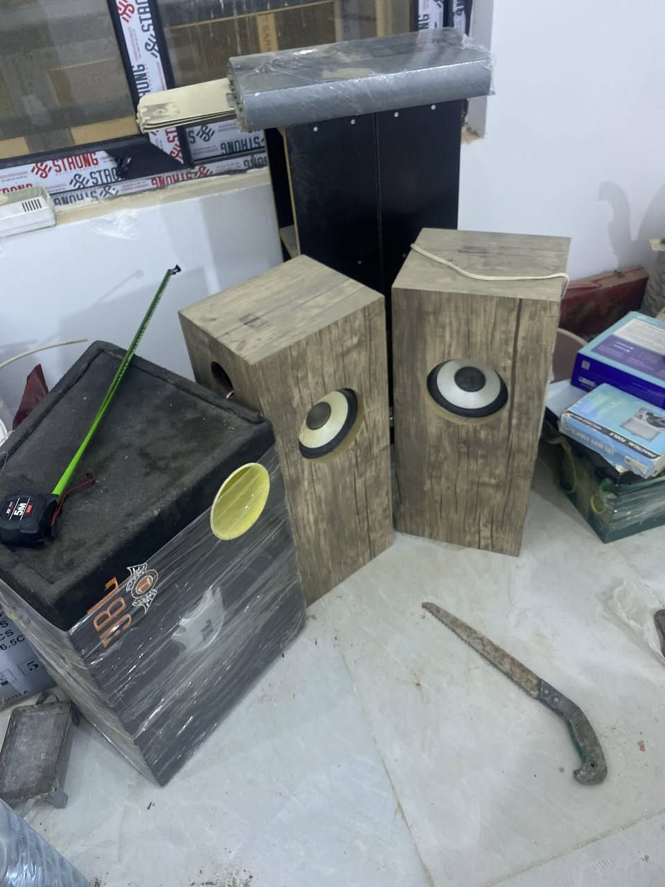 سلام  عليكم كفر سماعات خشب ثقيل نضافه95 بالمئه تكدر  تخلي  سماعه  ثانيه  ومقطع  من  الداخل مع  تغليف  الداخل  بالاسفنج   للتعزيز  الصوت   سعر 35 مكان  كركوك  ***********
