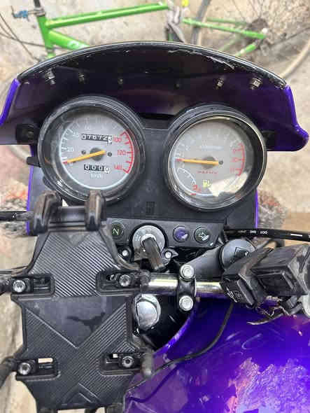 دراجه دايون جبلي 23 مرقم بغداد دراجه جديده صارله شهر متروكه خير من الله مال جناي وبرغي ما مفتوح بيه 2800 وبيه مجال بسيط مو شراي لا تتصل دراجه نضيفه وين ماتريد افحص 
 مكاني بغداد ***********
