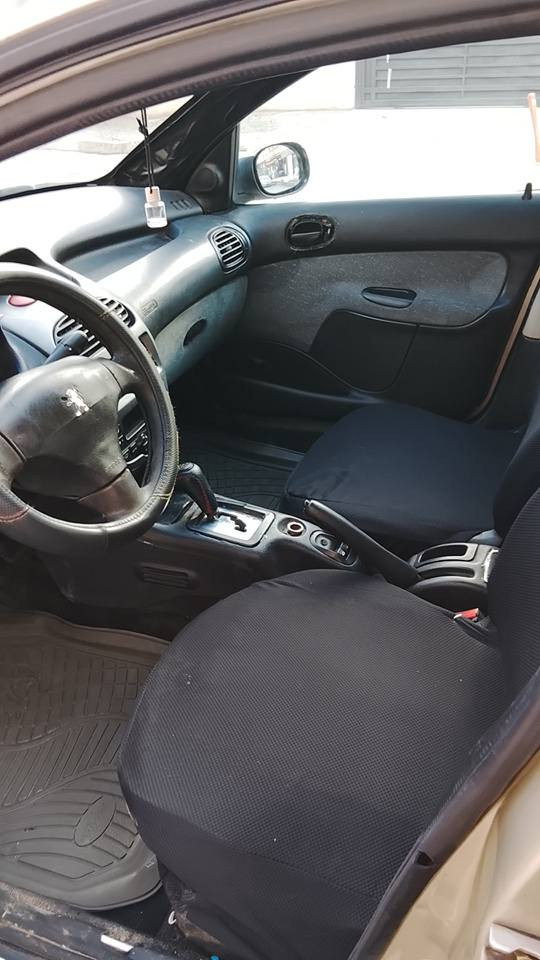 بیجۆ فرنسی 206 مودێل 2008 سیارێکی خاوێنە بێ کێشەیە چوار تایەی نوێی لە ژێرە دو لایتی پێشەوەو نوێیە  دو بەگلایتی نوێی لەسەرە  هەمو گیانی ٮەشرتە  سنەوی رەقەم و هەزەی بەسر چوە لە 2023 وە 210 هەزار غرامەی لەسەرە گێر تۆماتیک سعرەکەشی 40 ورەقەو مەجال ە شوێنم لە هەولێرە ژمارەی موبایل *********** واتساپ و ڤایبەری لەسەرە أربيل, العراق
