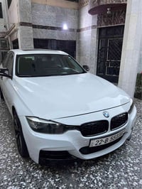 BMW 320i 2017  حادث نص البنيد والچاملغ والباب عكس سايق  بدون دواخل بدو...