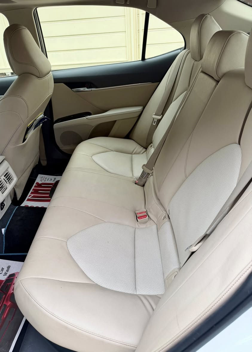 تويوتا كامري 2020 ليميتد إديشن هايبرد ساز (فول مواصفات) ماشيه 61 الف
سيارة نظيفة جداً، لون أبيض، بمواصفات الفئة الخاصة: (فتحة سقف، داخل جلد، كشنات كهرباء، بردة خلفية، كاميرا خلفية، بصمة، شاشة، رادارات،اضاءه ليد وباقي مواصفات الليميتد المعروفة).
• حالة البدي: نظيفة جداً، مع وجود بارد بسيط جداً بالجاملغ الخلفي وأثر حالوب خفيف غير مرئي إلا بالتركيز.
• الرقم: بغداد.
• الموقع: بغداد.
• للاتصال: [***********]
• ⁠السعر:21500$
