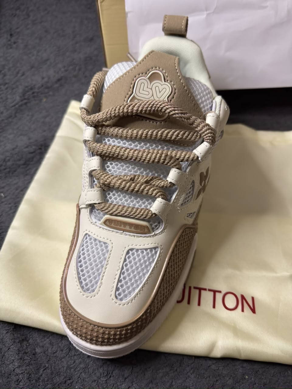 لويس فيتون صنع ايطالي كدامك الصور والتفاصيل قياس 41 لون صحراوي جديده للحجز خاص


**إذا كنت صاحب هذا الإعلان وتريد حذفه لأي سبب، رجاءا أرسل رسالة إلى الدعم الفني**