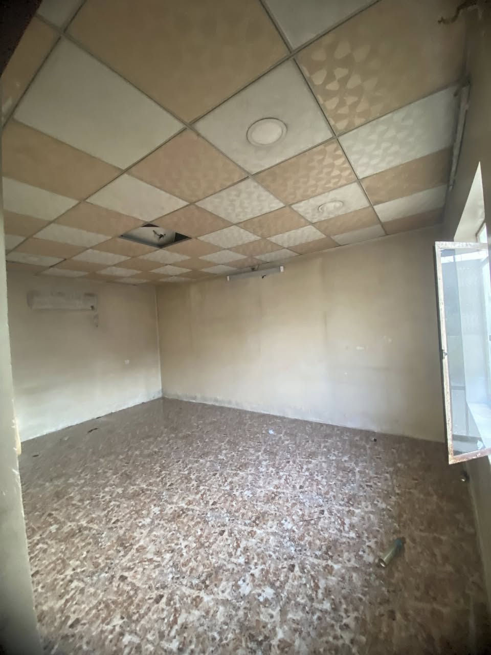 سلام عليكم
بيت 🏠 للبيع في حي البكر موقع مميز قرب مدرسه الارقام 
بناء قديم مرتب صالح للسكن سند طابو الزهور شرط التحويل 
مساحه البيت 🏠 208 متر واجها 13 متر 
يحتوي البيت 🏠 ع استقبال وهول وغرفتين نوم 🛌 ومطبخ وصحيات ومناور وكراج سياره 
ط2 هول وغرفتين نوم 🛌 وصحيات
للاستفسار عن سعر البيت 🏡 للاتصال ع الارقام 
***********
***********
