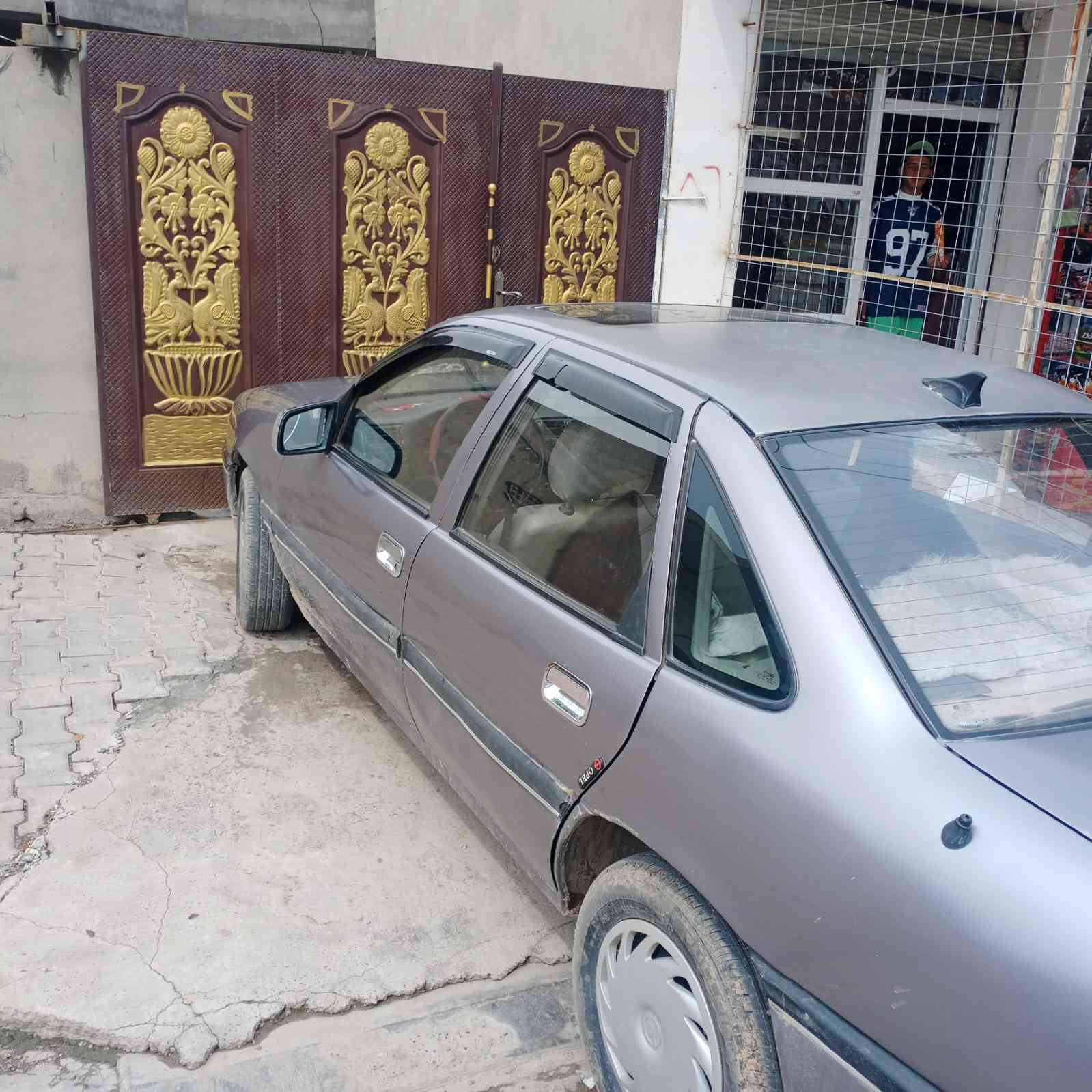 سلام عليكم مكلف بلنشر الشراي يخابر فيس ما جاوب فكترا   للبيع .  كير عادي. محرك حجم ١٦ . رقم  كركوك انكليزي  .   كوبون بانزين سياره بدون ضرر شرط . كلها عل بلاد   شرط التحويل و الوكاله  السعر ٤٠ و بيه مجال الشراي يتصل فيس ما اجاوب. ***********
