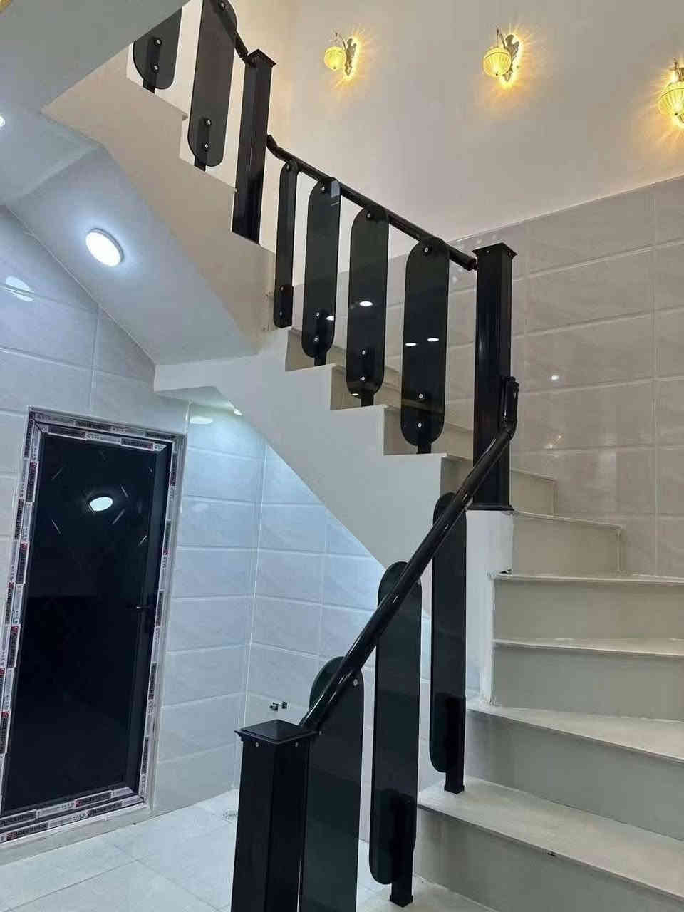 دار للبيع 🏡

شغل نضام تركي كلش مرتب👌🏻

150 متر  #سند_25

بسعر 60مليون #قابل_للتفاوض

غرفتين/صاله/مطبخ/صحيات 2/استقبال

كراج كبير/مكشوفه 

ماء/كهرباء/سوق/مدارس/تبليط #عرض_15

الموقع 🏡 نجف/شارع الصب عمود 327

للتواصل ***********
