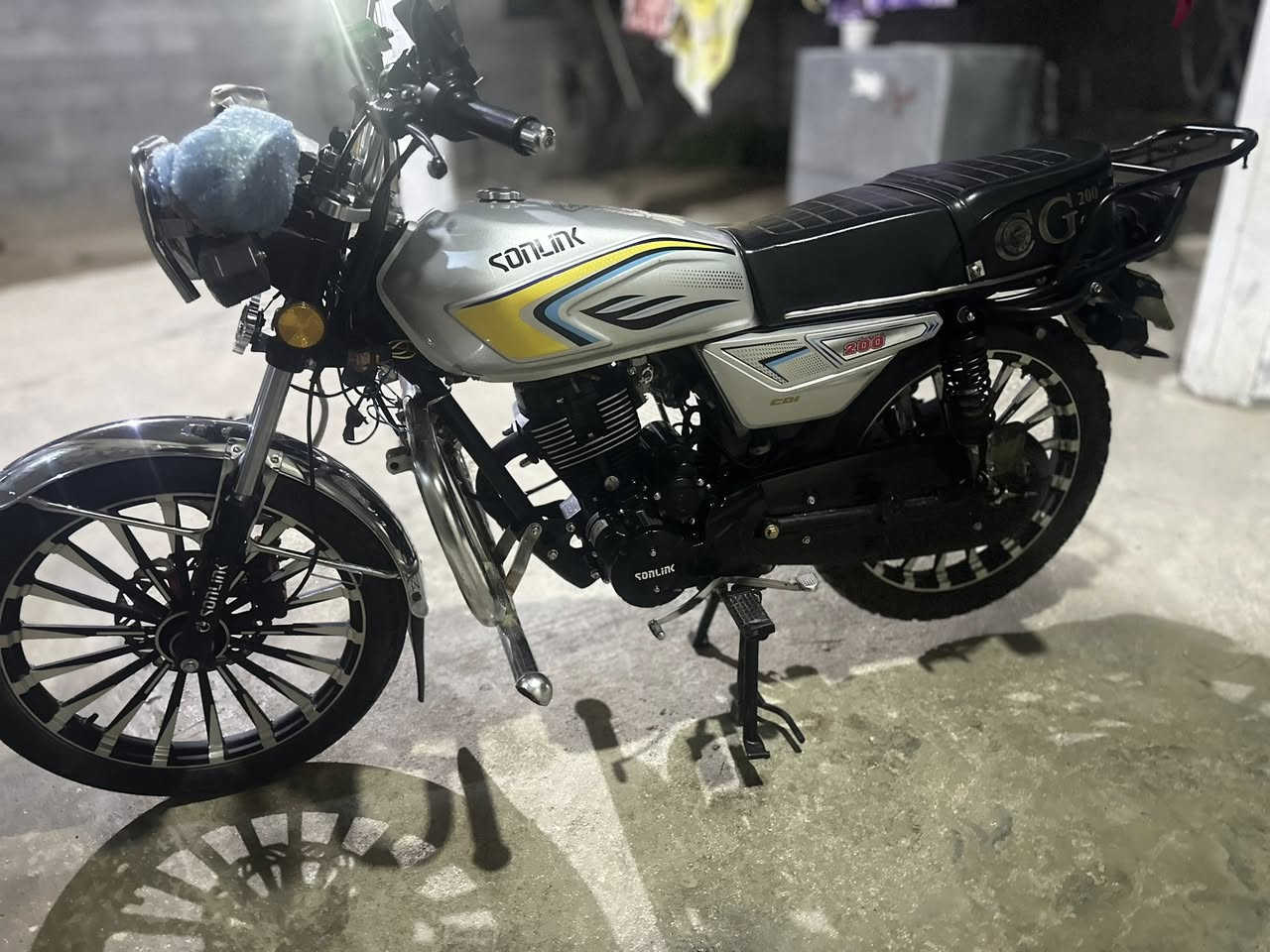 السلام عليكم
سولنك ٢٥محرك ٢٠٠
مراوس وبيع 
بصمات ثنين سويجات ثنين ورقه مابي كمرك 
سعره ٩٠٠
تواصل خاص مكاني القائم حصيبه


**إذا كنت صاحب هذا الإعلان وتريد حذفه لأي سبب، رجاءا أرسل رسالة إلى الدعم الفني**