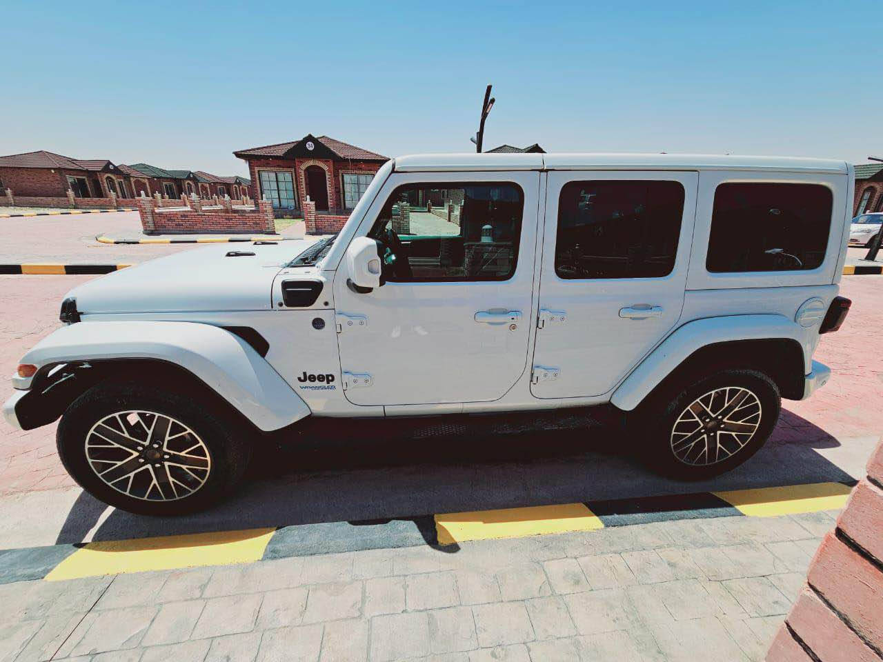 جيب رانكلر 2022 فول 
بغداد 
ثلاث أنظمة كهرباء بنزين هايبرد 
حادثها خفيف موضح بالصور 
محرك 4 سلندر توربو 
السعر 255 وبيها مجال 
*********** سامراء, صلاح الدين
