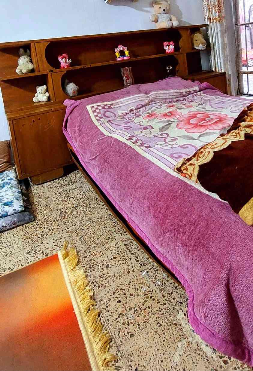 سلام عليكم غرفه للبيع نضيفه لا كسر بيها ولا اي شي  سعرها 100 وبيها مجال بسيط نقصها فقط كنتور مكاني كربلاء رقمي ***********
