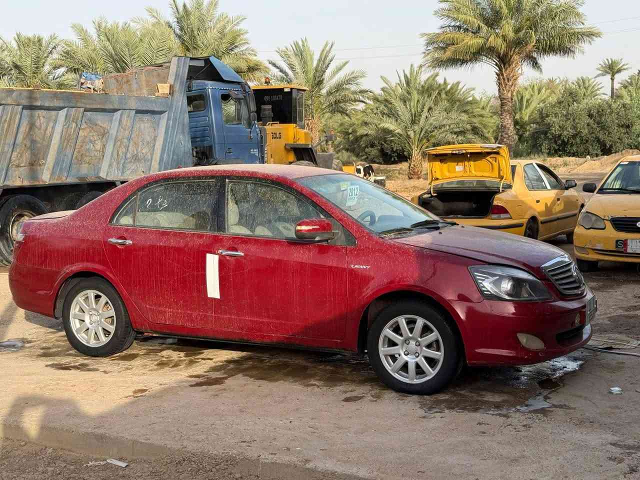 سلام عليكم جيلي موبل مديل 2012 مكفوله
مصبوغه اثر جراد 
مكينه بلاد 
كير عادي 
صدر امامي جديد 
خالفي جديد 
رقم بغداد انكليزي بسمي تحويل ثاني يوم 
العنوان واسط الكوت الستفسار اتصل *********** ولموشراي لا يتعبني و سعر 40وبيه مجال حك الجيه

