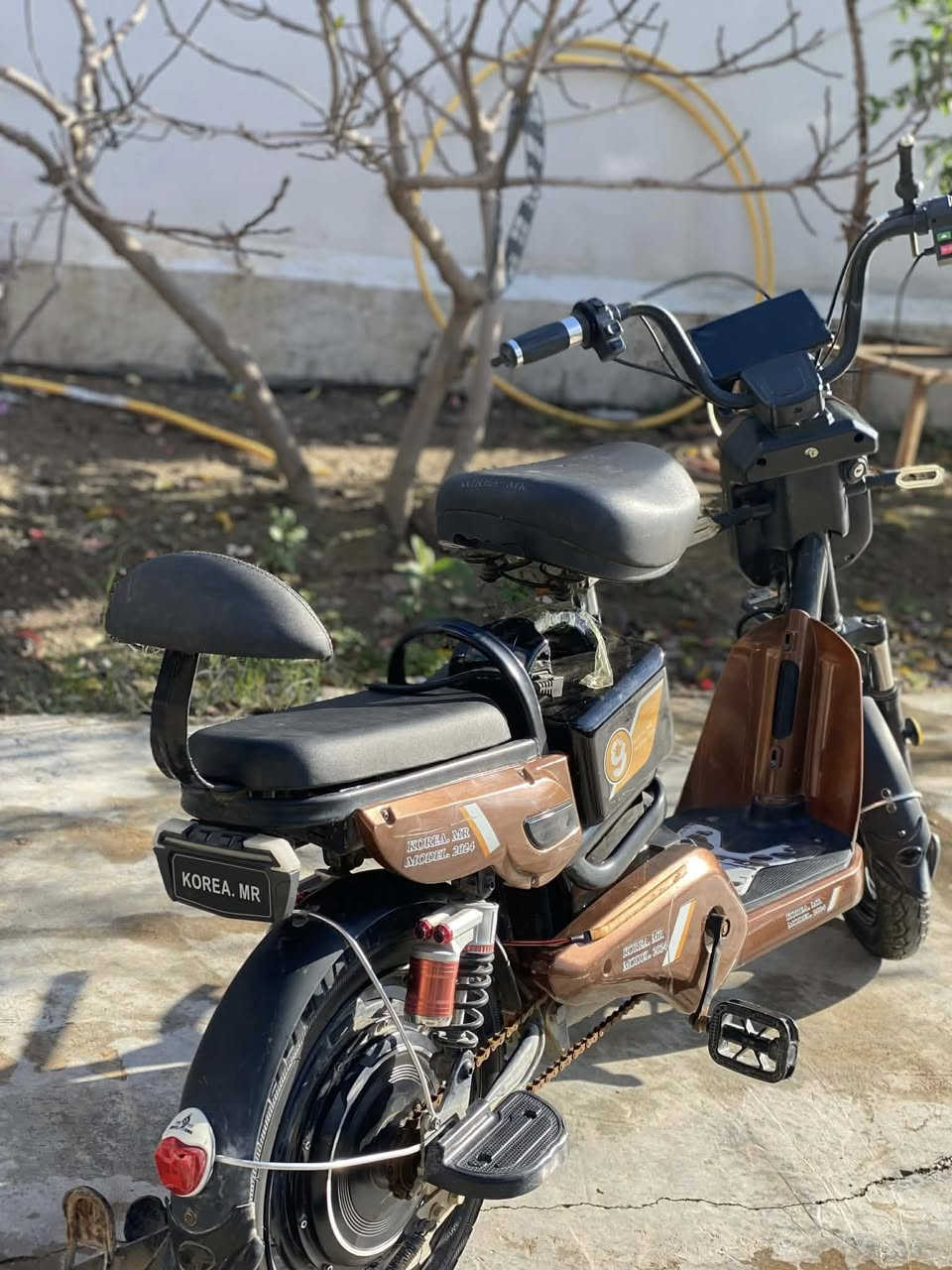 السلام عليكم بايسكل شحن للبيع كله كامل بطاريات جدد عل فحص كله شغال اي نقص مابي حجم ١٦ مكان ديالى بعقوبه التواصل خاص او رقم (***********) السعر ٢٢٥ بي مجال
