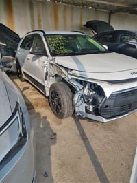 كيا نيرو هايبرد 2024  حادثهه بس جاملغ بدون ايرباك  مواصفات السيارة  بص...