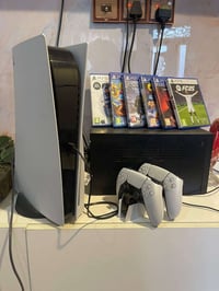 مساء الخير حبايب  بلي 5 للبيع نضيف جدا مع جميع ملحقاته الاصلية ونضيفة ...