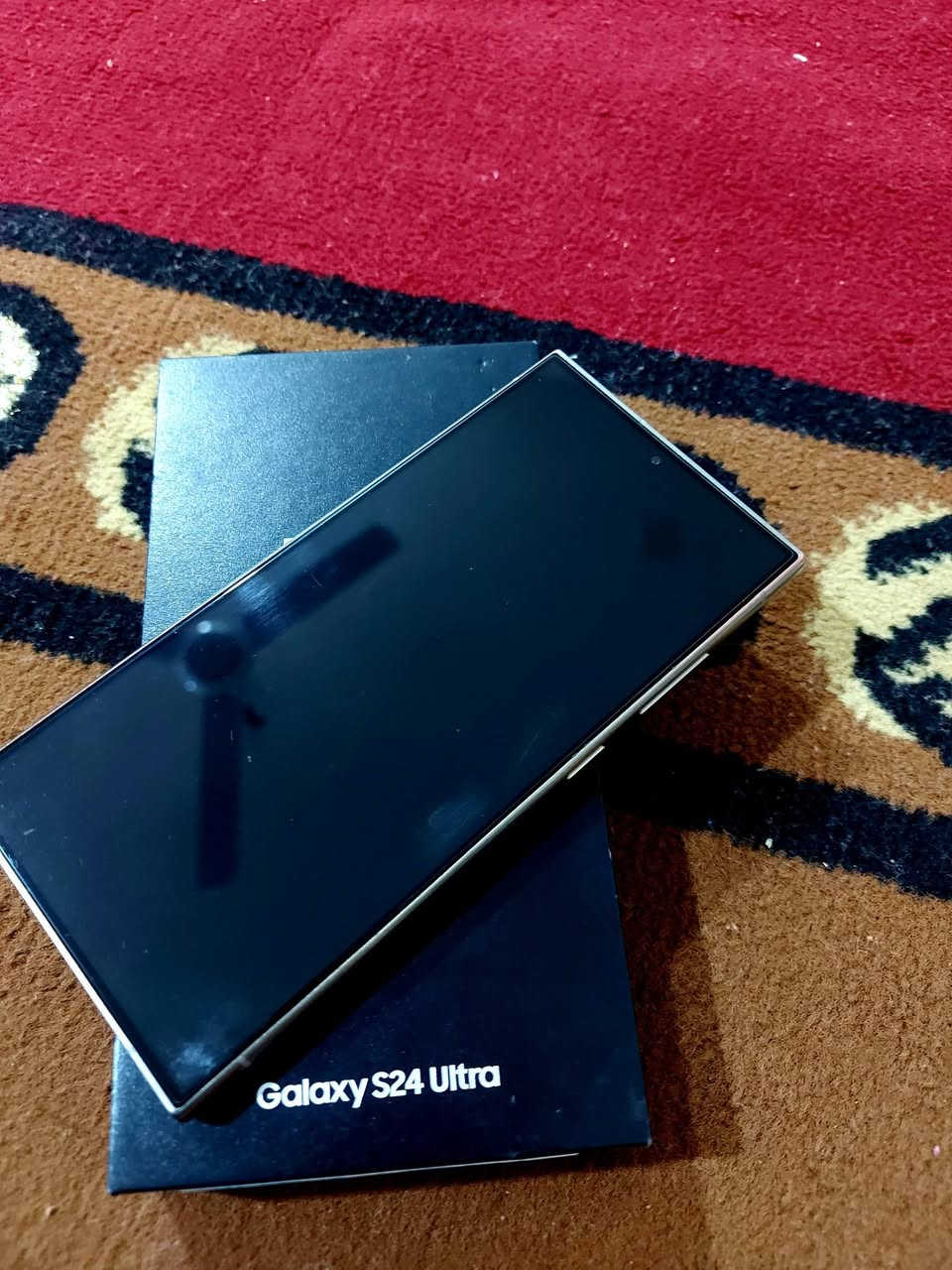 سلام عليكم S24 الترا
ذاكرة 256 رام12 

جهاز الله شاهد طك كارتون مكفول جديد تجي تفحص وتاخذه من باب بيتي اذا بيه شي تاخذه وتاخذ فلوسك ويا  رايده اب 900 مكاني الديوانيه ***********
