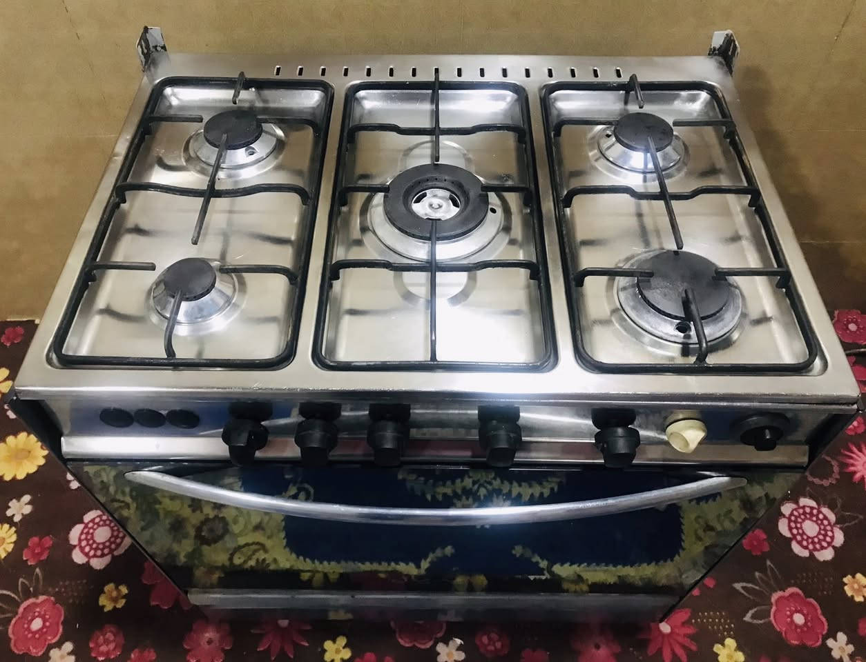 طباخ خمس مشاعل 🔥 (ايديال)للبيع .نضيف وشغال. مكاني#سبع_البور .شراي يتفضل خاص ويدلل ***********
