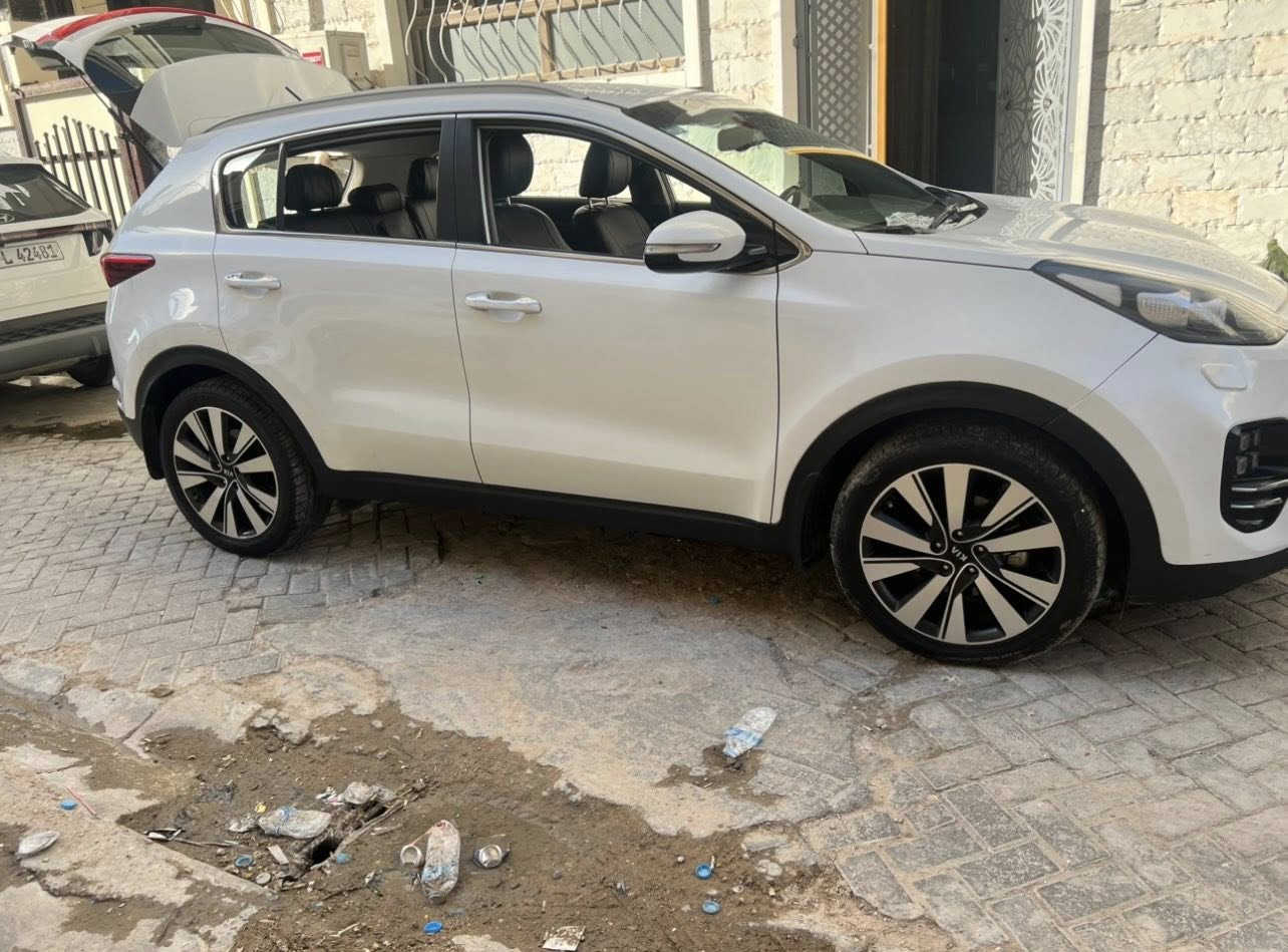 السلام عليكم سبورتج 2018 نص مواصفات خليجي ماشيه 67الف سياره مال بيت بيه بارد موضح بل صوره وشخطين مكحله مكاني الاعظميه  سعر ١٩٠ بيها مجال بيع فقط *********** السياره باسمي   ثاني يوم احولك
