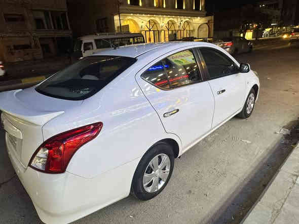 سني الهندي 2018 ماشيه 98 الف قابل لزياده سياره وضع شركه عدا رصعه بسيطه بل باب لخلفي موضحه بصوره سياره كلش حلو ونضيفه استخدام قليل دينار ماتحط عليه 
مكانه بغداد الكرادة 
سعر 103
***********
***********
