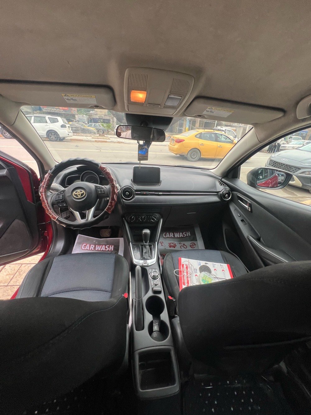 سيارة تيوتا يارس 2018ai
مكينة 1500تيربو 
بيهة بابين اليم العبري   مبدالات اصليات بمريكة وبيهة طخات يم القبق مال بانزين بوكسي وبل بنيد بوكسي  وبل باب  ومرجعهن  بل جهاز بيفيار 
رقمهة بغداد اباسمي 
سعر ٩٦وبيهة مجال 
***********