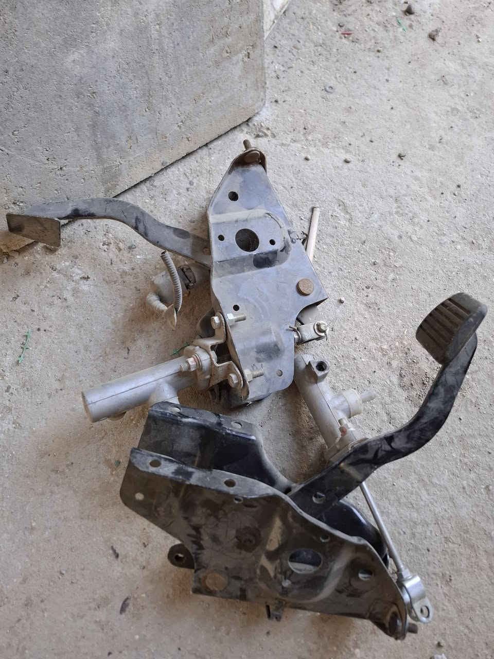 السلام عليكم للبيع عنابير ٢مال كانتر وحد جديد مامستعمل شي قليل والثاني مال ١٩ نضيفات قيم باليرضي الله العنوان بابل السياحي للتواصل ***********
