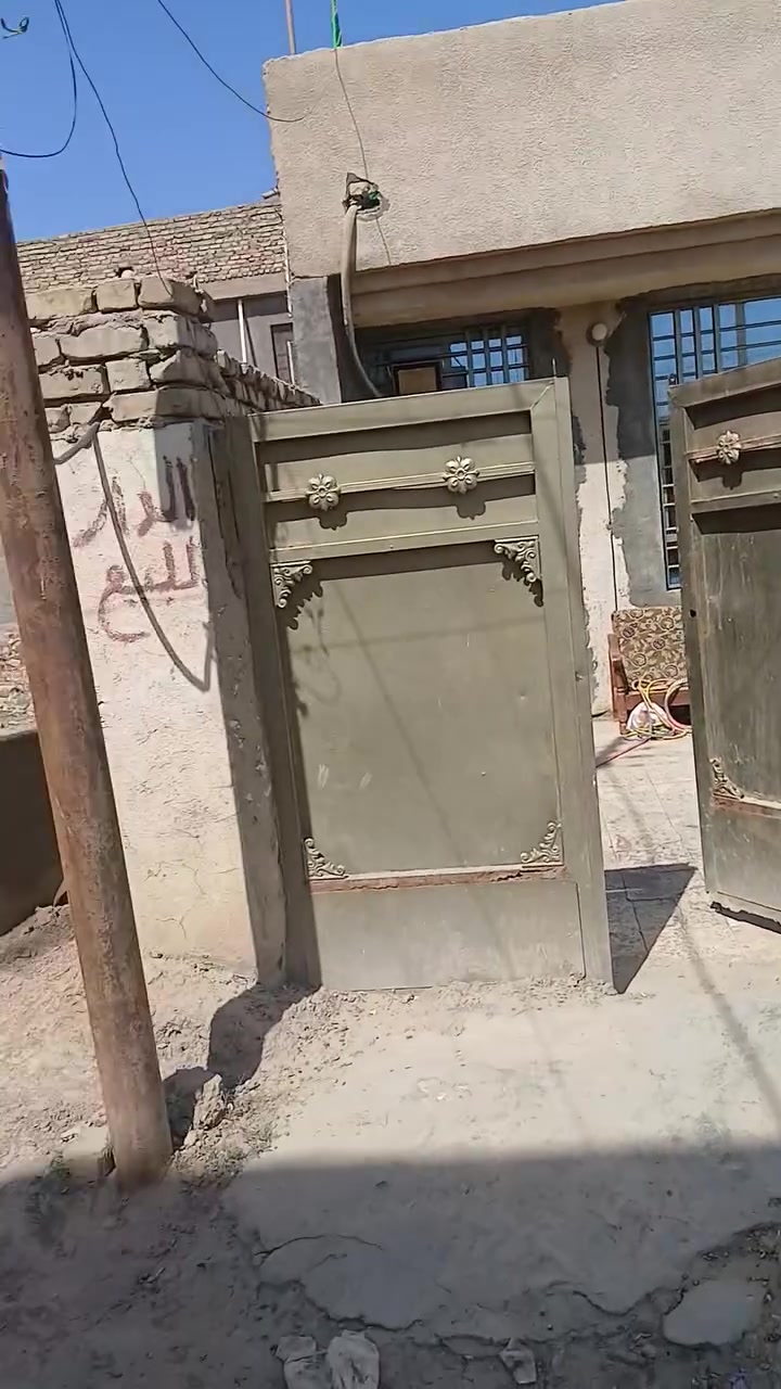 سلام عليكم بيت للبيع مساحه ١٢٠ متر منطقه ال١٤ قرب لمدخل تفاصيل داخل لفيديو  ***********
